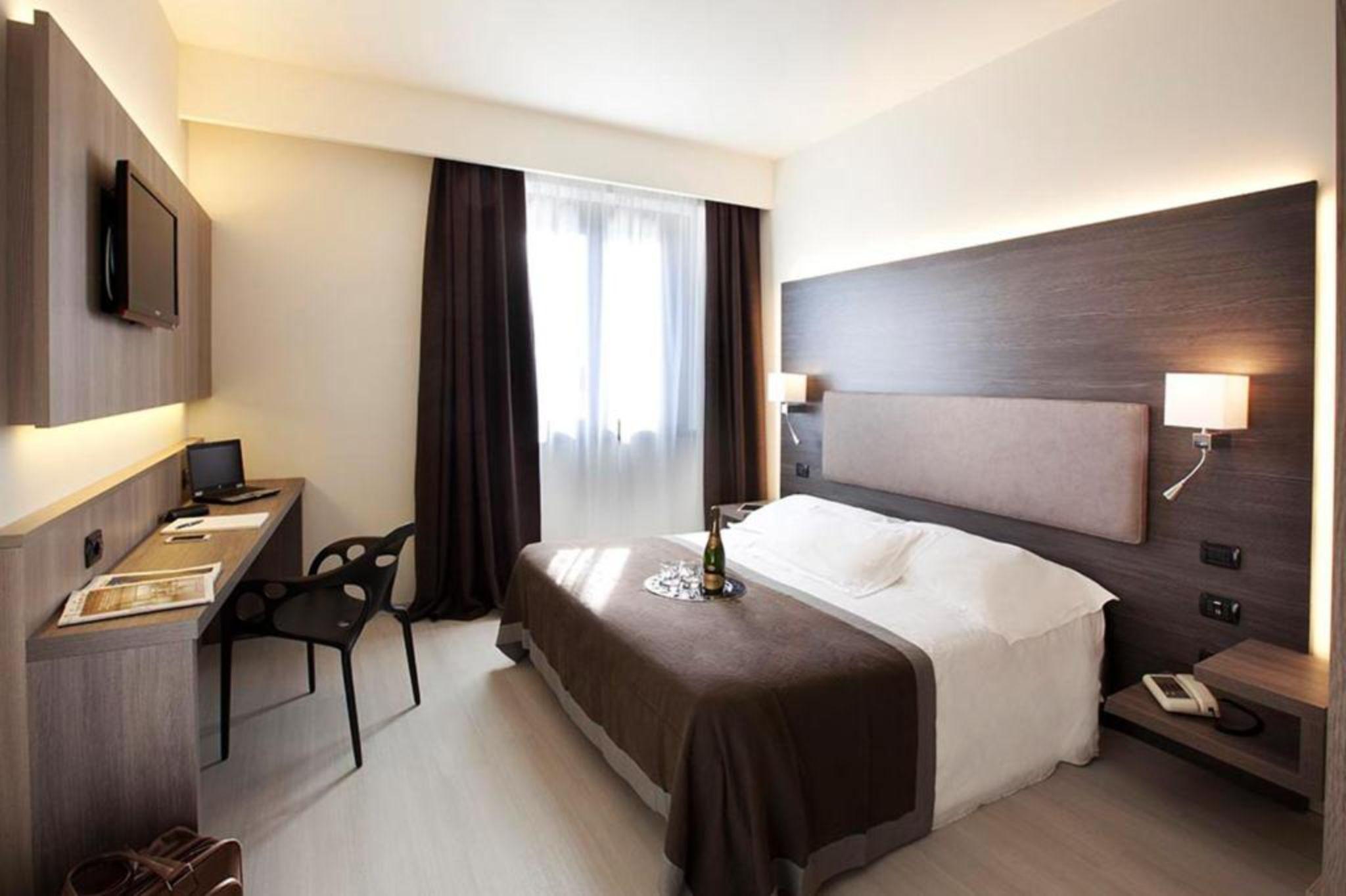 Hotel Giardino Arona Exterior photo