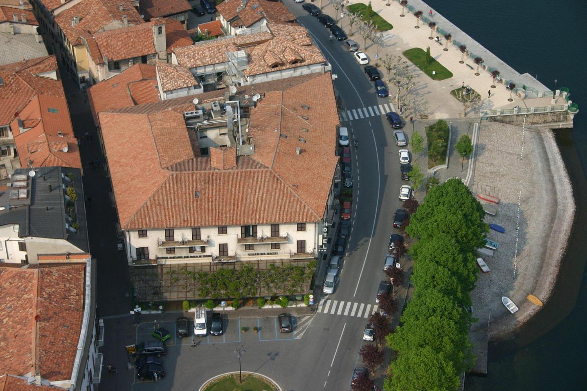 Hotel Giardino Arona Exterior photo