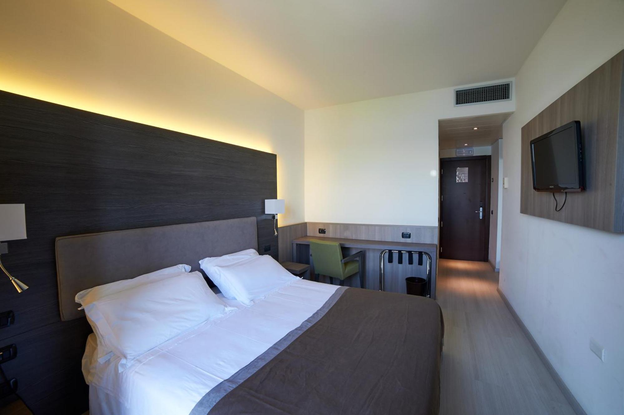 Hotel Giardino Arona Exterior photo