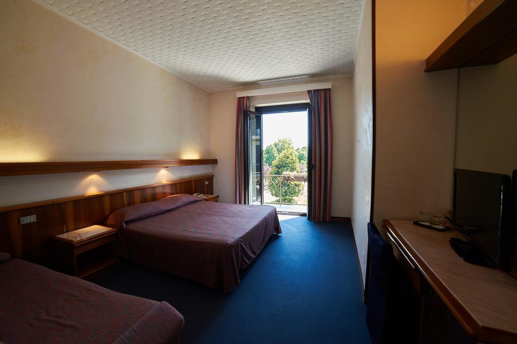 Hotel Giardino Arona Exterior photo