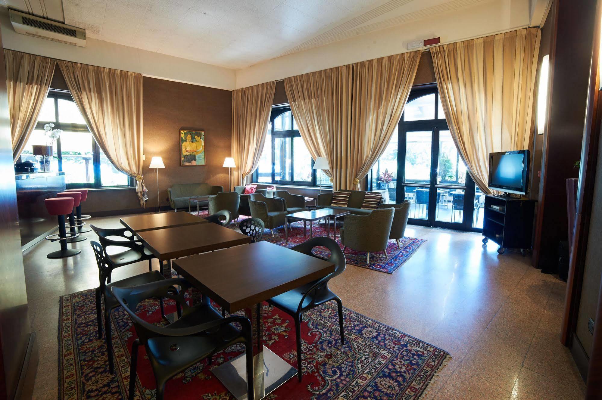 Hotel Giardino Arona Exterior photo